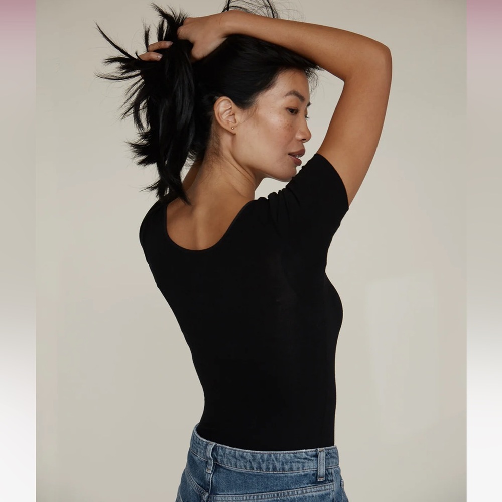 NUMI - The Signature Undershirt in BLACK, Size: MEDIUM * NEW! NEVER WORN! *